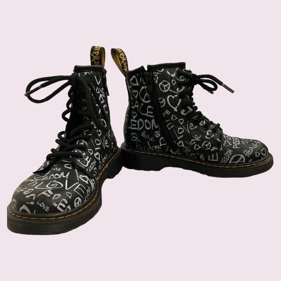 Dr. Martens JR 1460 GRAFITTI SOFTY T LEATHER LACE UP BOOTS SZ 13 Little Kids EUC - Picture 1 of 6